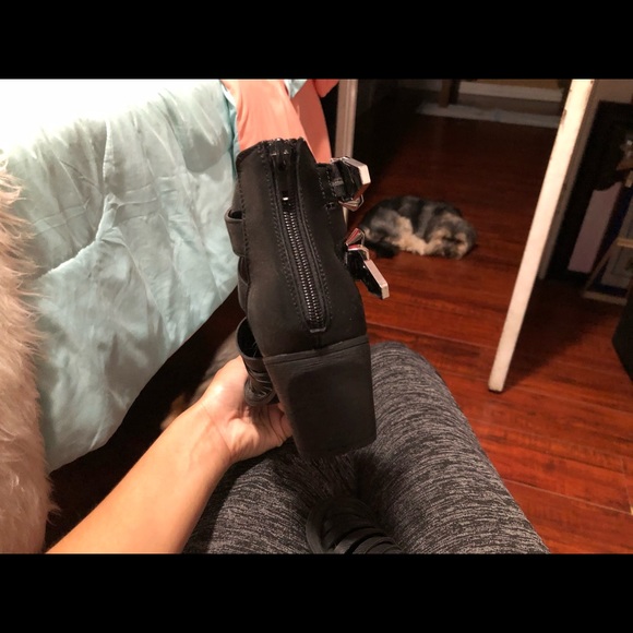 Black straps booties !! With a heels - Picture 3 of 10